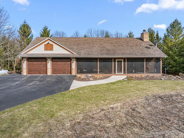 N5968 County Road P, Mayville, WI 53050
