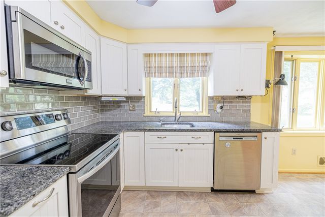 1338 Robin Hood Lane, Webster, NY 14580