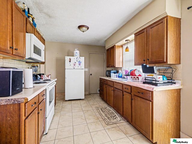3722 Crown Pointe Avenue, Omaha, NE 68111