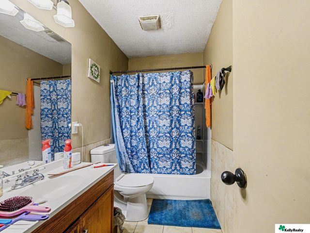 3722 Crown Pointe Avenue, Omaha, NE 68111