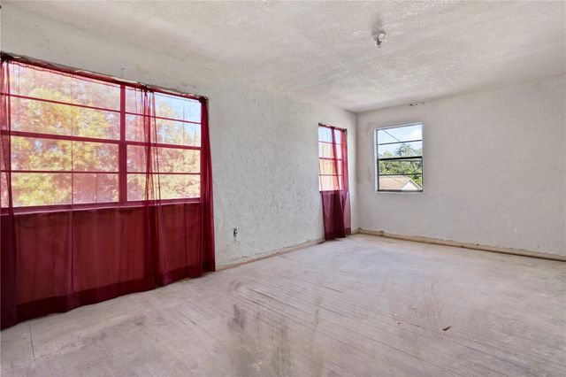 900 S LOCUST AVENUE, Sanford, FL 32771