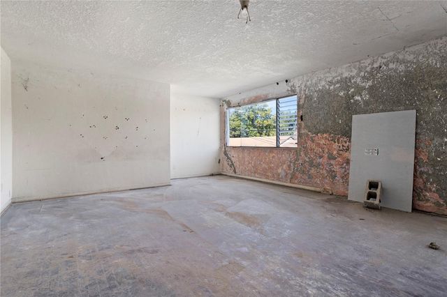 900 S LOCUST AVENUE, Sanford, FL 32771