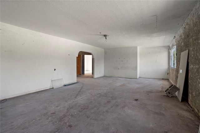 900 S LOCUST AVENUE, Sanford, FL 32771