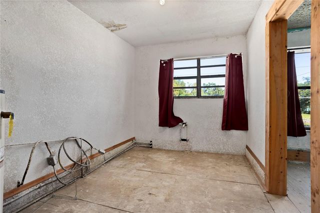 900 S LOCUST AVENUE, Sanford, FL 32771