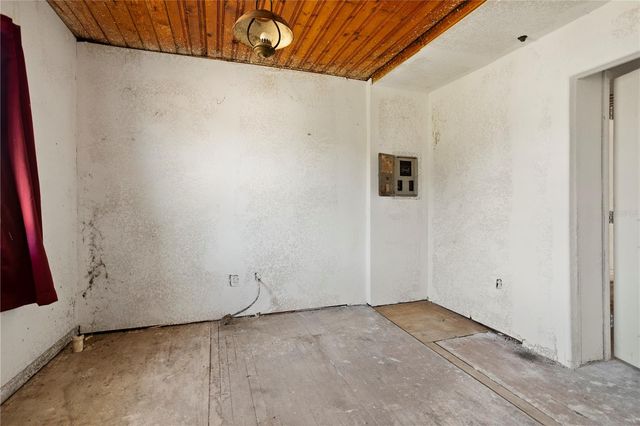 900 S LOCUST AVENUE, Sanford, FL 32771