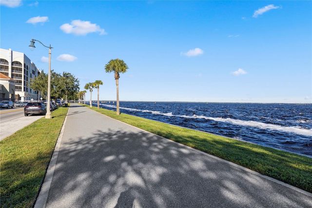 900 S LOCUST AVENUE, Sanford, FL 32771