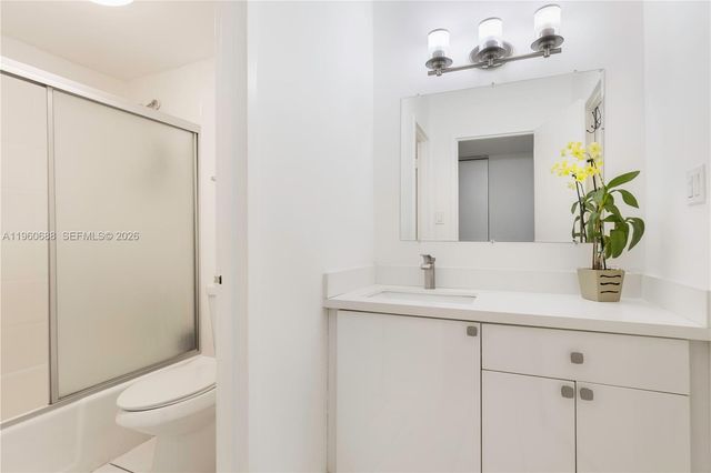 100 Lincoln Rd 307, Miami Beach, FL 33139