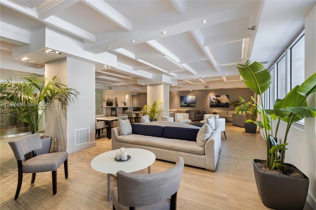 100 Lincoln Rd 307, Miami Beach, FL 33139