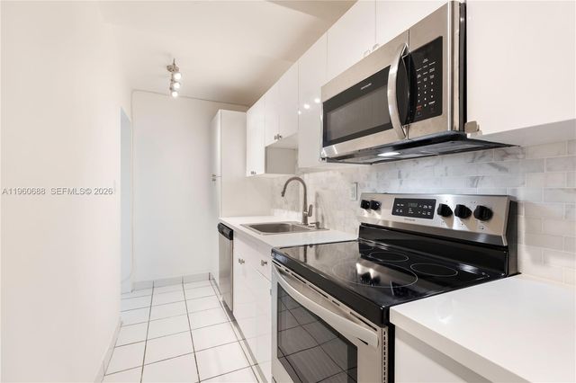 100 Lincoln Rd 307, Miami Beach, FL 33139