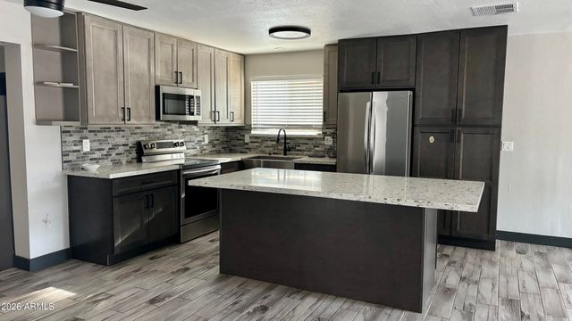 922 W ANGELA Drive, Phoenix, AZ 85023