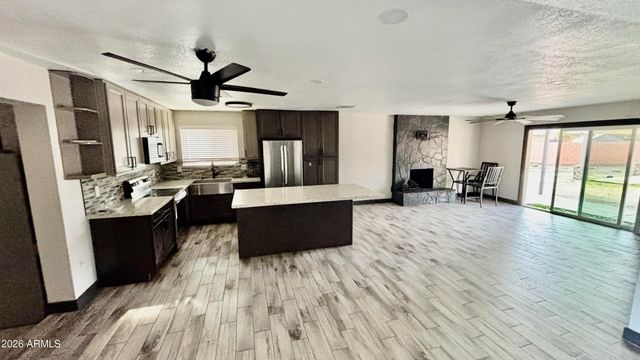 922 W ANGELA Drive, Phoenix, AZ 85023
