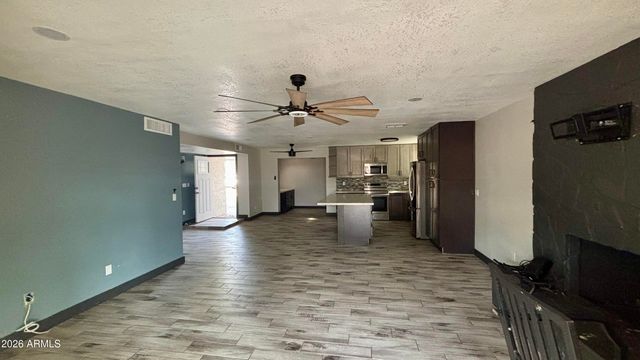 922 W ANGELA Drive, Phoenix, AZ 85023