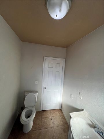 207 W 85TH PLACE, Los Angeles, CA 90003
