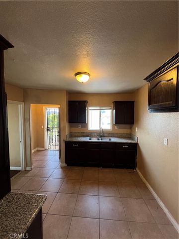 207 W 85TH PLACE, Los Angeles, CA 90003