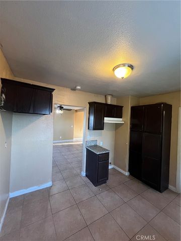 207 W 85TH PLACE, Los Angeles, CA 90003