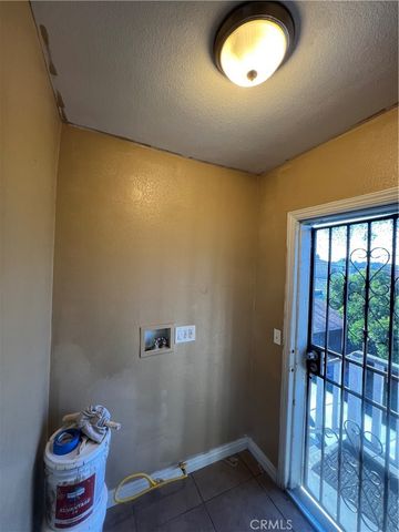 207 W 85TH PLACE, Los Angeles, CA 90003