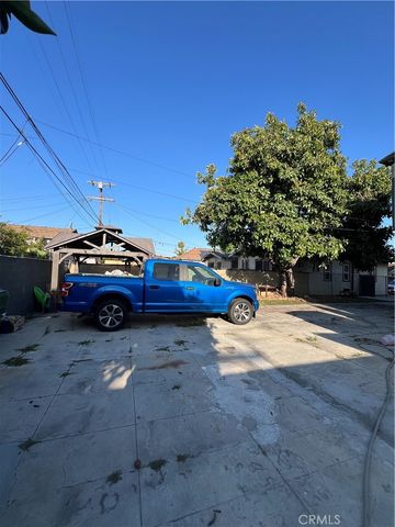 207 W 85TH PLACE, Los Angeles, CA 90003