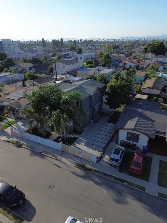 207 W 85TH PLACE, Los Angeles, CA 90003