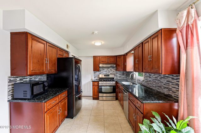1 Zimm Lane, Jackson, NJ 08527