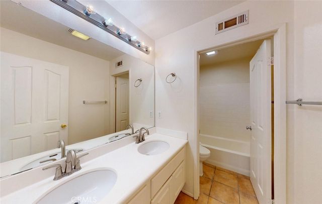 19 Sorbonne, Westminster, CA 92683