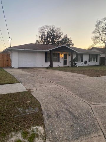 840 Blvd De L Orleans, Mary Esther, FL 32569