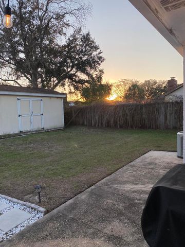 840 Blvd De L Orleans, Mary Esther, FL 32569