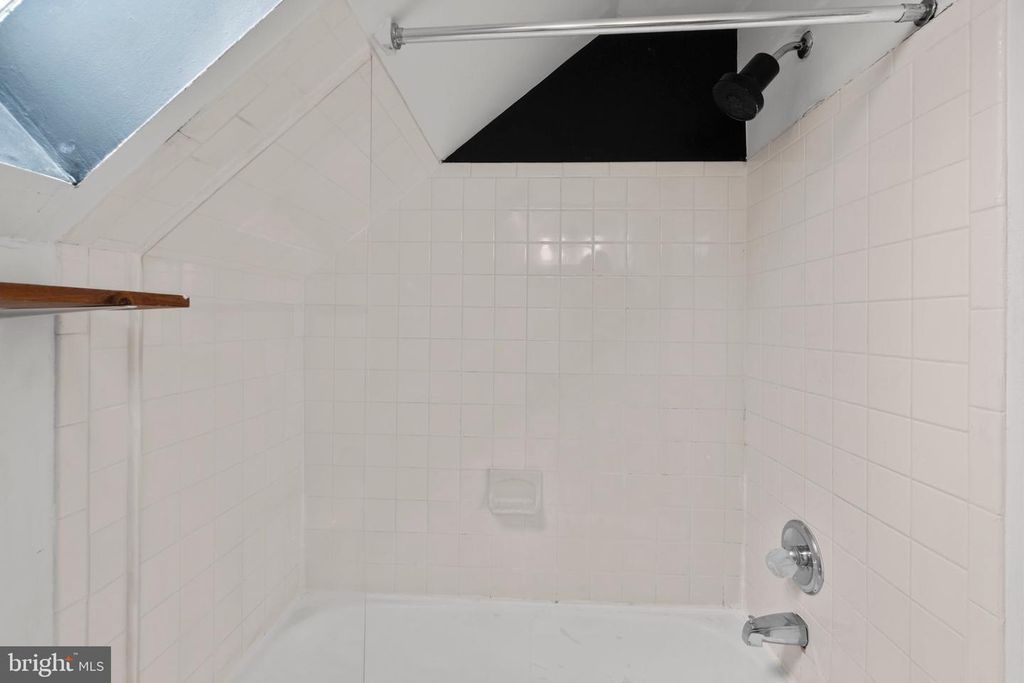 Image 36 of property listing at 1714 PARK AVE #512, Baltimore, MD 21217
