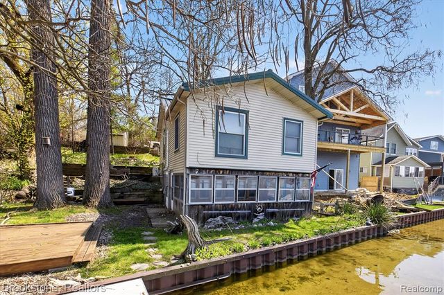 6571 Sherman Drive, Otter Lake, MI 48464