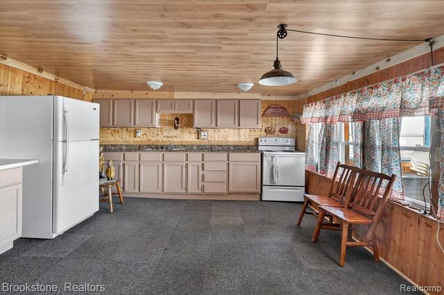 6571 Sherman Drive, Otter Lake, MI 48464