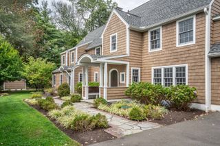 11 Chelsea Lane, West Hartford, CT 06119
