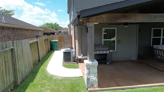 102 Indigo Brush Drive, La Marque, TX 77568