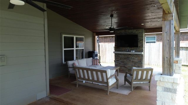 102 Indigo Brush Drive, La Marque, TX 77568