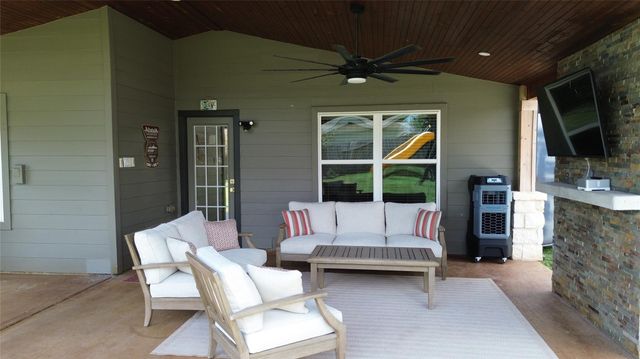 102 Indigo Brush Drive, La Marque, TX 77568