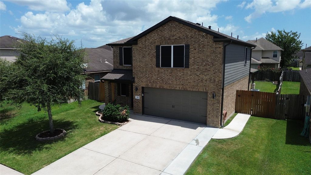 102 Indigo Brush Drive, La Marque, TX 77568