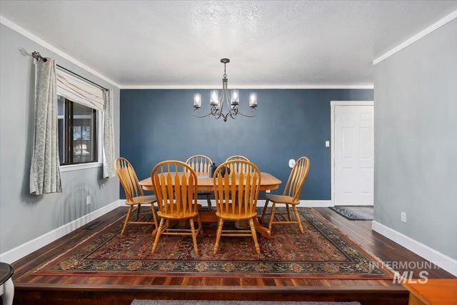 466 Carriage Ln, Twin Falls, ID 83301