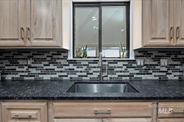 466 Carriage Ln, Twin Falls, ID 83301