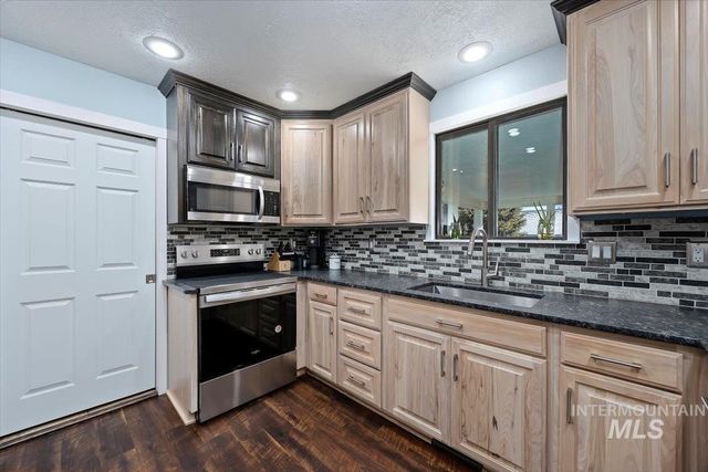 466 Carriage Ln, Twin Falls, ID 83301