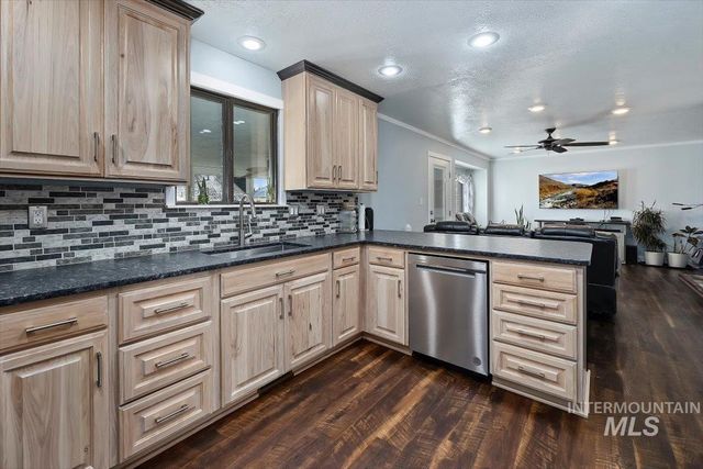 466 Carriage Ln, Twin Falls, ID 83301