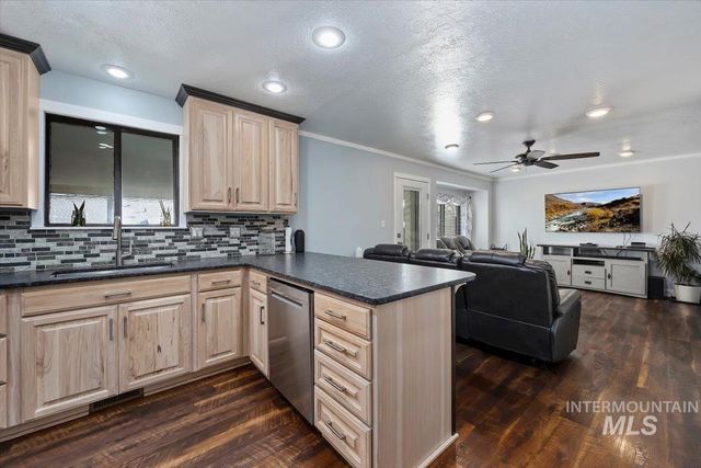 466 Carriage Ln, Twin Falls, ID 83301