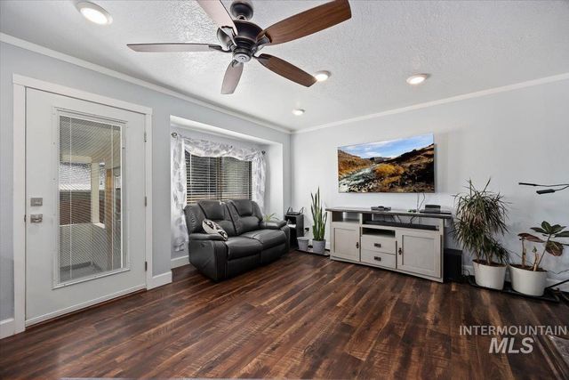 466 Carriage Ln, Twin Falls, ID 83301