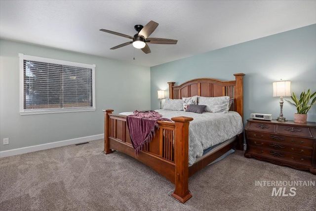 466 Carriage Ln, Twin Falls, ID 83301