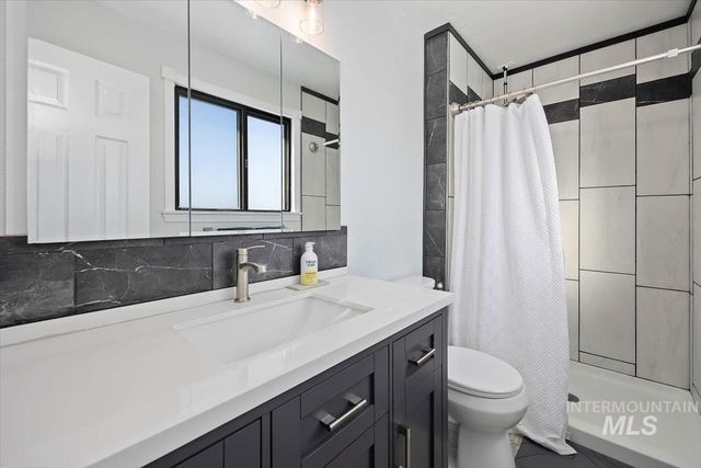 466 Carriage Ln, Twin Falls, ID 83301