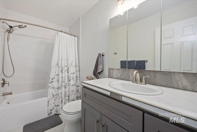 466 Carriage Ln, Twin Falls, ID 83301