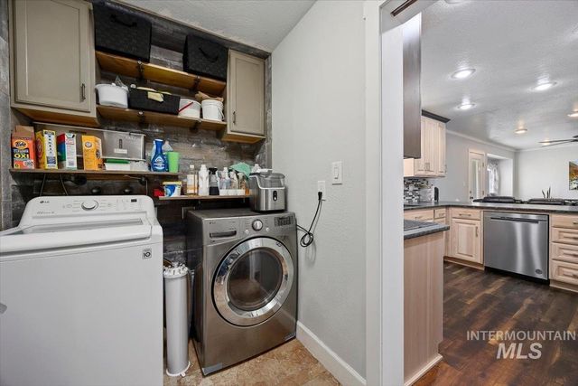 466 Carriage Ln, Twin Falls, ID 83301