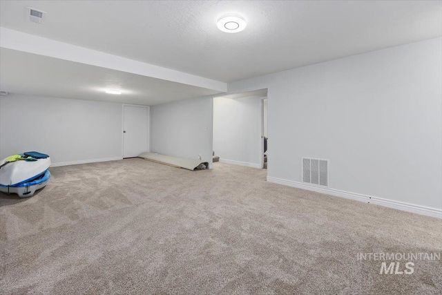 466 Carriage Ln, Twin Falls, ID 83301