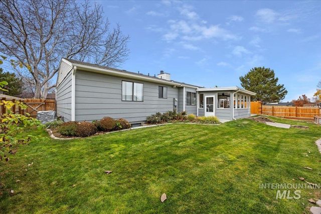 466 Carriage Ln, Twin Falls, ID 83301