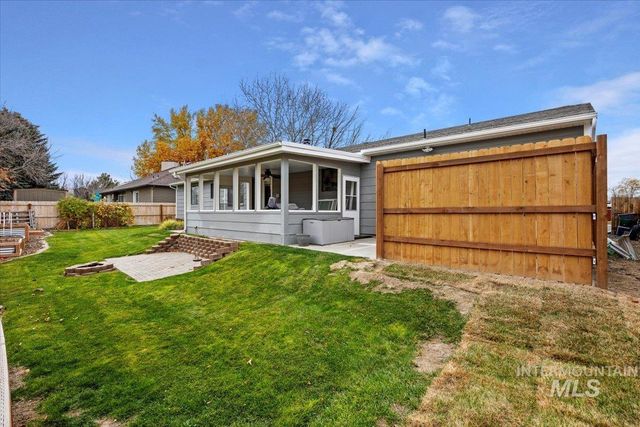 466 Carriage Ln, Twin Falls, ID 83301