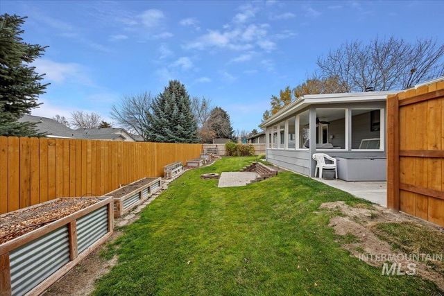 466 Carriage Ln, Twin Falls, ID 83301