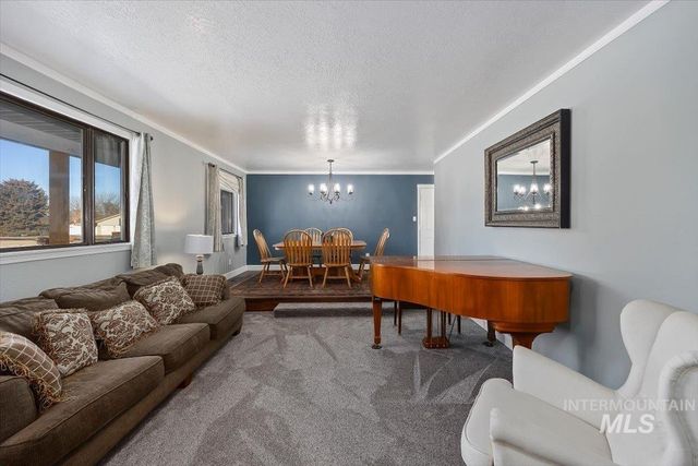 466 Carriage Ln, Twin Falls, ID 83301