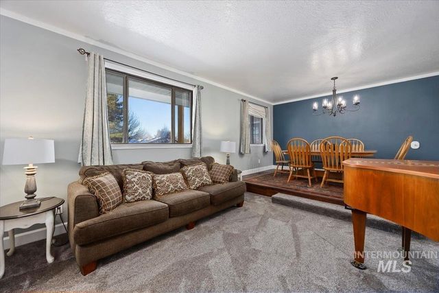 466 Carriage Ln, Twin Falls, ID 83301